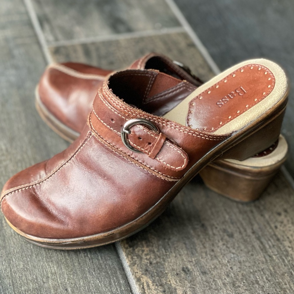 Bass Leona Clogs